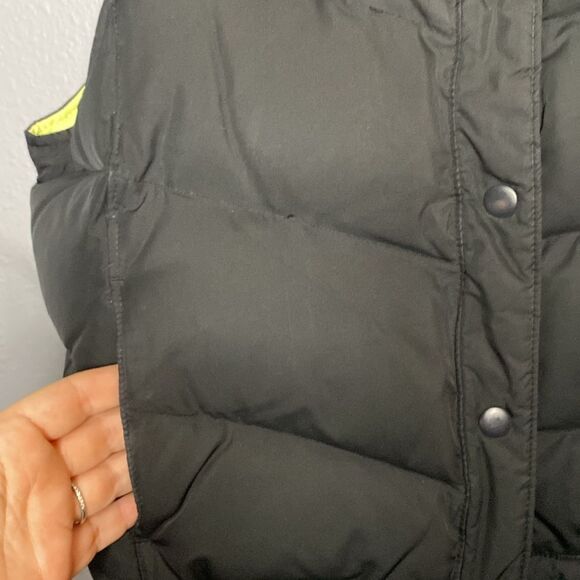 Gap Black Puffer Button Up Goose Down Vest Size Large - Picture 6 of 10